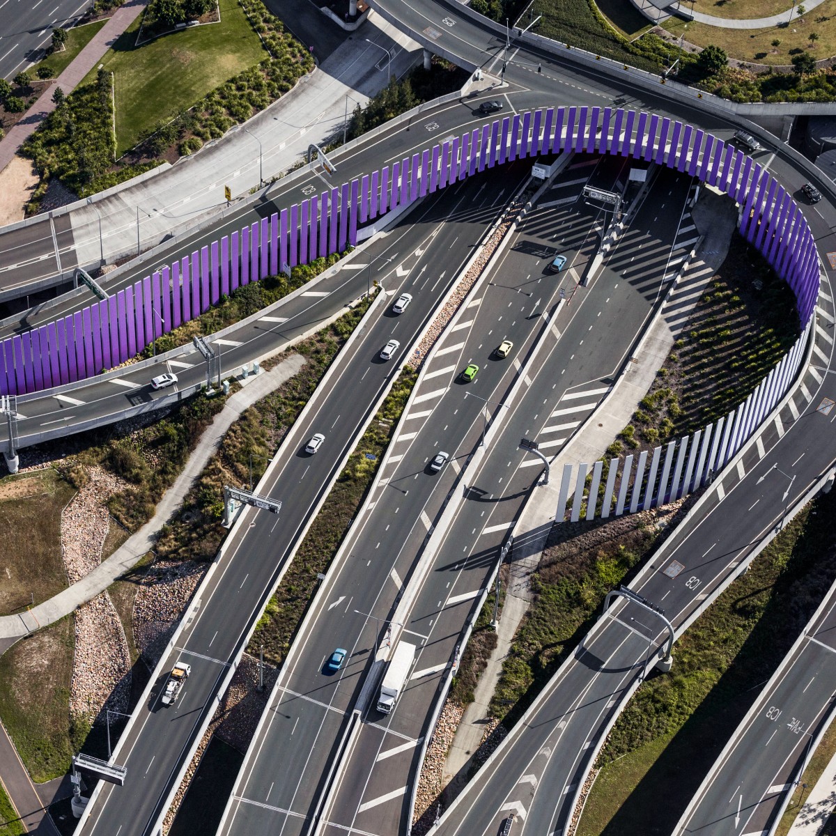 TMRQld's tweet photo. Tolls are free on the #AirportLink tunnel, #LegacyWay, #Clem7 and the #GoBetweenBridge right now.
We're doing what we can to help make travel as safe and accessible as we can around South East Queensland, but ask yourself: Is my travel essential this week? #SEQld https://t.co/qJ7F1IxQI1