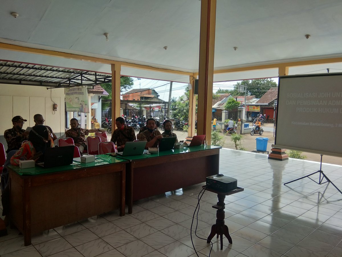 desa_suru's tweet photo. Sosialisasi jdih utk desa Dan pembinaan produk hukum desa @muktiagungwbw @puspindes @dinpermasdespml https://t.co/v1EL3yRznR