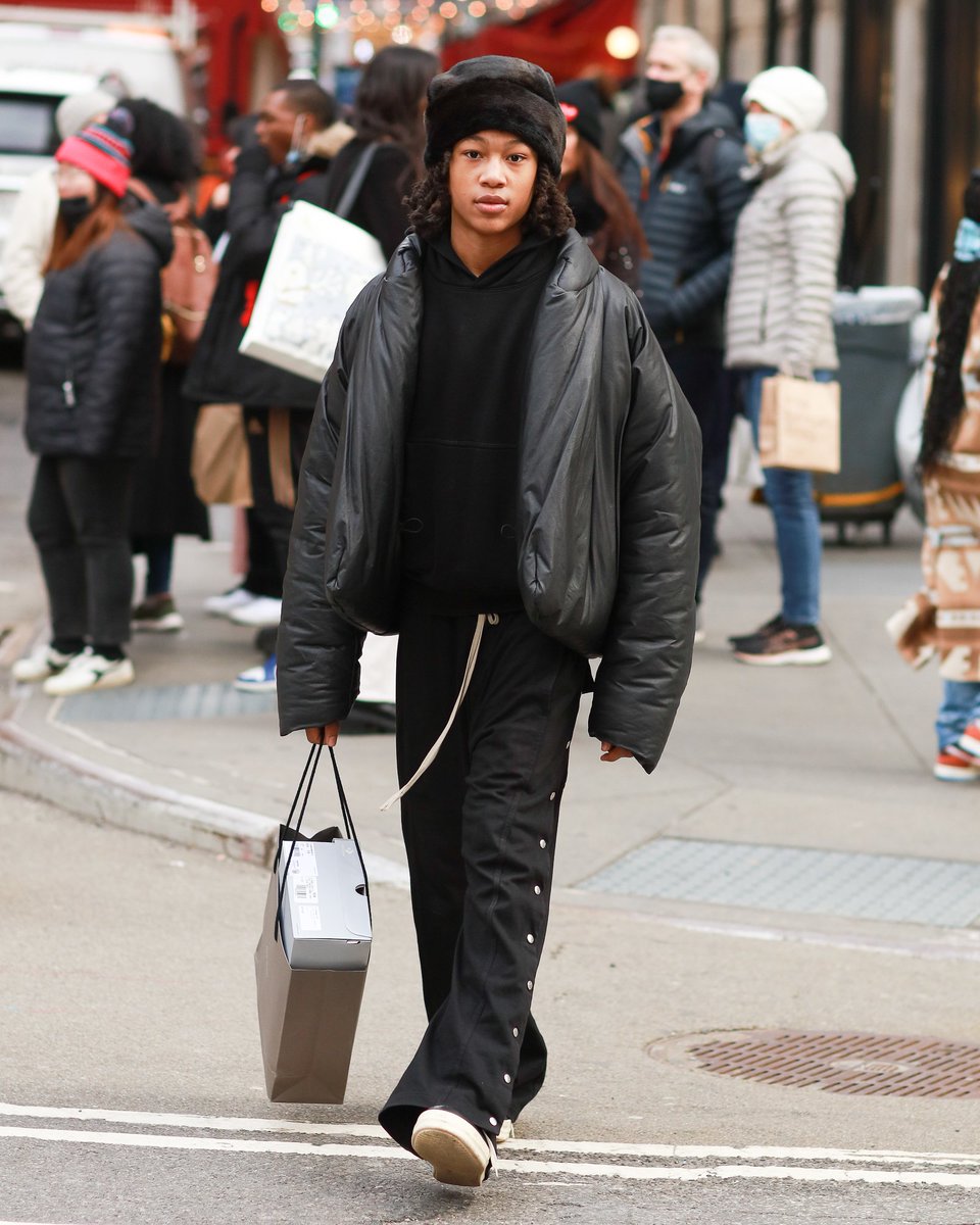 Rick Walk Yeezy Talk
#yeezy #JaydenPyram #Rickowens
