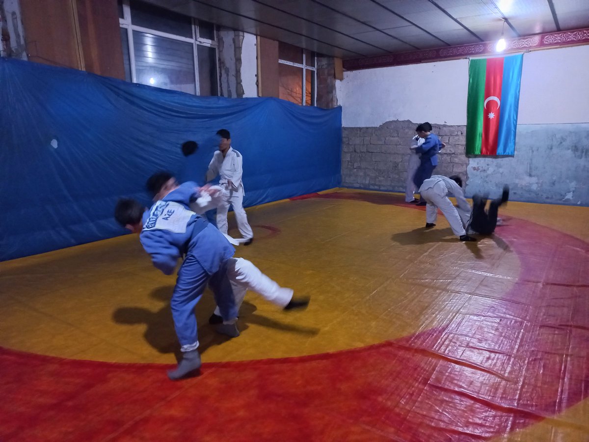 ucar_si's tweet photo. 🤼🤸♂️🏋️♂️🤾♂️⚽️🏓 "İdmanda bir gün" adlı layihə çərçivəsində rayonumuzda idmanla məşğul olanlar haqqında növbəti paylaşım...
✅ İdman növü: Cüdo
🥋 Məşqçi-müəllim: Mətləb Eyvazov, Elşən Əhmədli
📌 Yer: Cüdo idman zalı
#Gənclərİdman #İdmanHəftəsi2022 #Azərbaycanİdmanı #AZEsport #MysAz https://t.co/UNfhDSgs4I