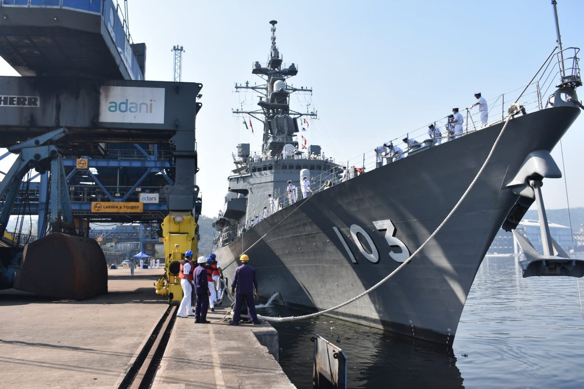 Феодосия корабль 26 декабря 2023. Лайнер в севастополе. Мрк 22800. Аскольд корабль патрульный корабль. Карта острова устье северной двины.