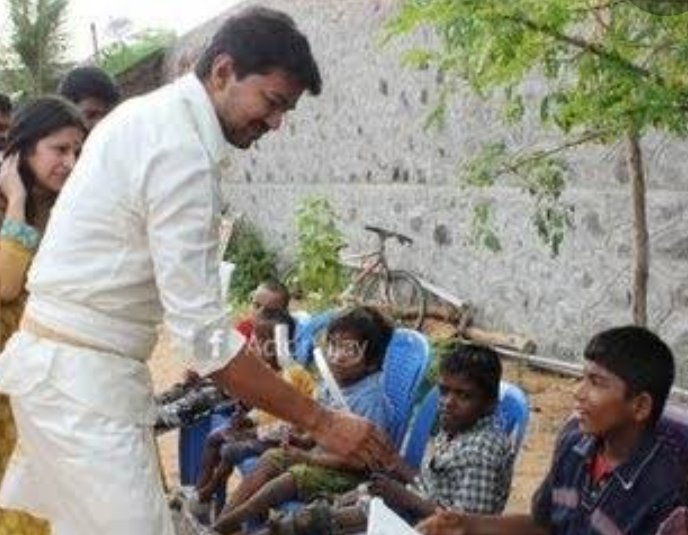 VjSTRtrends's tweet photo. Respect 👌
@actorvijay @SilambarasanTR_ 

https://t.co/hT3ASwJnhF https://t.co/SioJbP5NZS