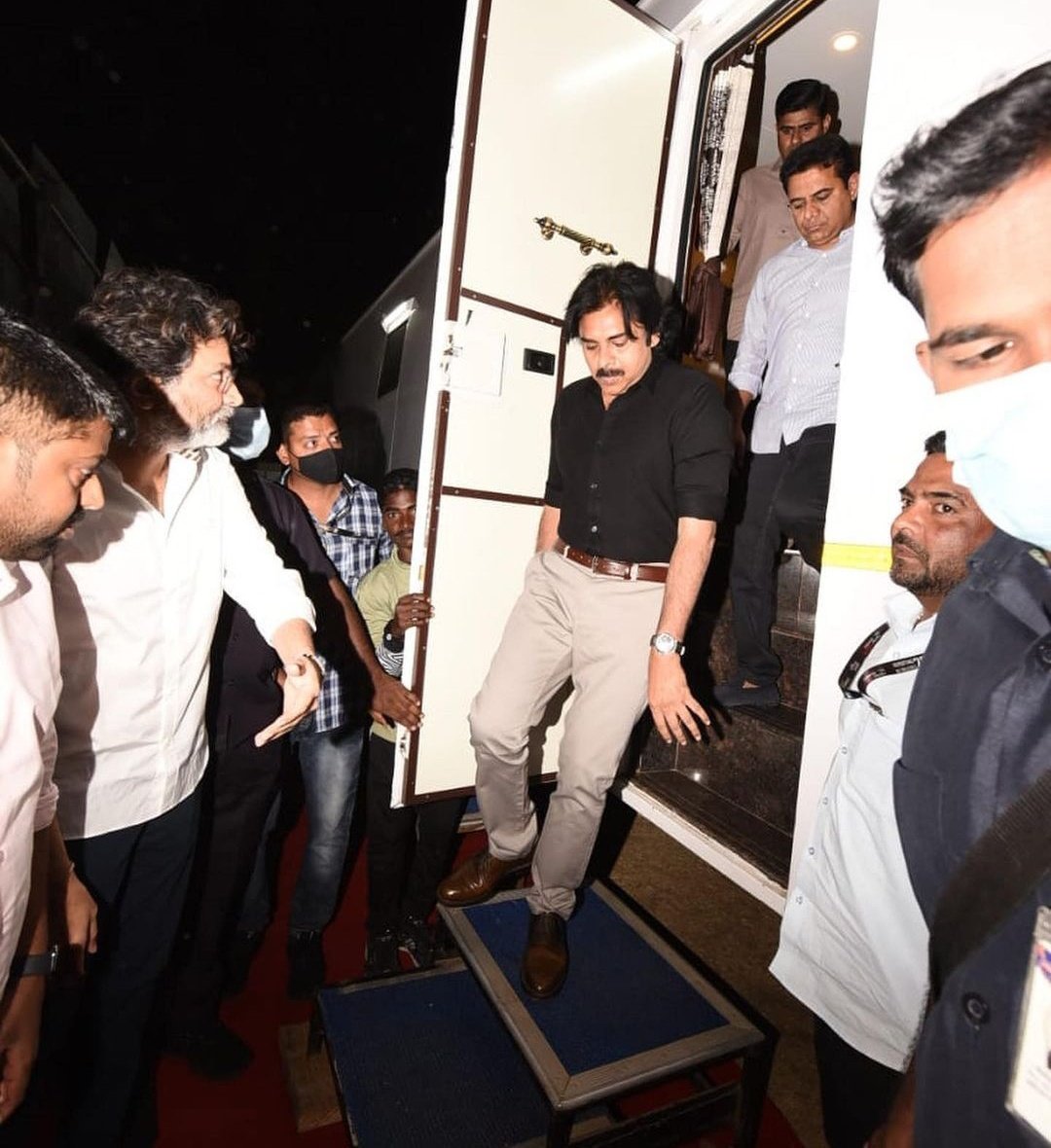 HemasundarJanas's tweet photo. @PawanKalyan &amp; @KTRTRS Unseen Pic From #BheemlaNayak Pre Realise Event 

https://t.co/2dawwwrmgq https://t.co/nHWw8v2crv