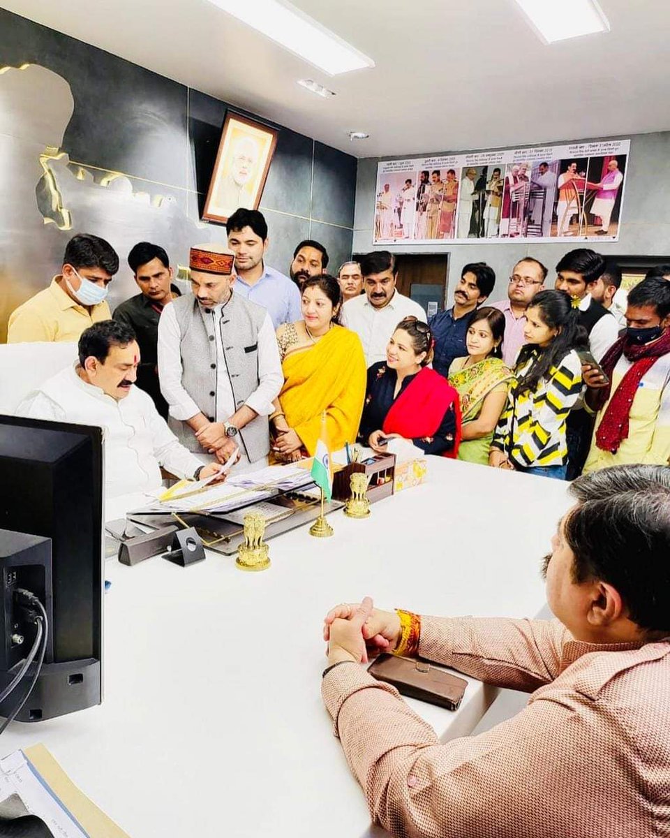 IM_Anurag91's tweet photo. अखिल भारतीय ब्राह्मण समाज (म.प्र.) के यशस्वी ऊर्जावान निडर प्रदेश अध्यक्ष आदरणीय बड़े भाई पुष्पेन्द्र मिश्र जी एवं प्रदेश संयोजक अंशुल मिश्रा जी को अवतरण दिवस पर हार्दिक शुभकामनाएँ एवं बधाई आपका मार्गदर्शन सदैव मिलता रहे🎂💐 @pm666261 @Sandeepbjymmp @VineetD57834727 https://t.co/cS2KRonNZg