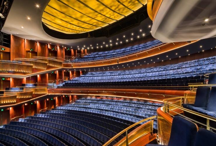 MaximusCampers's tweet photo. SYDNEY'S BEST THEATRES!
Housed inside #TheStarSydney, #SydneyLyricTheatre 
is one of the city’s newest #theatres. Some of the world’s #bestknown #musicalperformances have played here. Arrive early &amp; enjoy a drink in the theatre’s #lobbybar overlooking the #harbour. https://t.co/zYjNYXpXW3