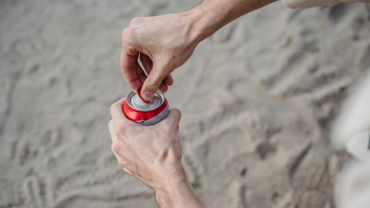 gogliness's tweet photo. Transform your beer cans into drafts with this crowdfunded can opener on sale https://t.co/WDTT7i7UOg https://t.co/ZBg2HldjQ5