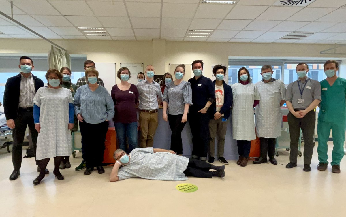 Day 3 interprofessional sim ward round team: Simulated patients @SpEdinburgh, Nursing @nursing_studies, Physician Associate @FPARCP, Pharmacists @NHSLothianPharm @NES_Pharmacy, Clinical Skills Team @clinskillsed, MED Ed fellows+Sim Tech @NHSLothianMedEd and volunteer clinicians!