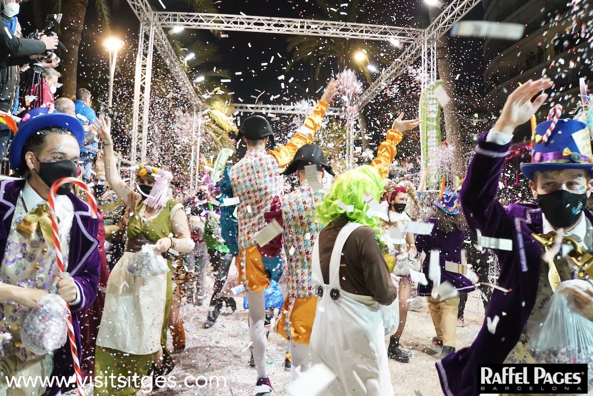 VisitSitges's tweet image. La Rua de l’Extermini, la darrera cita més multitudinària del Carnaval de Sitges es va celebrar ahir dimarts al llarg de 4.40h sense incidències remarcables
visitsitges.com/ca/rua-extermi…
La desfilada va tenir 1 minut de silenci com a mostra de rebuig x l'atac militar rus a Ucraïna