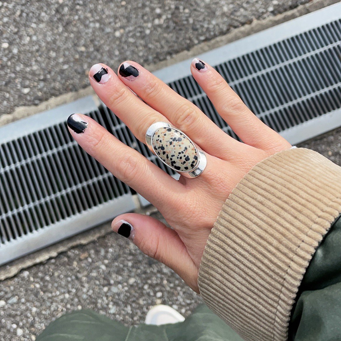 تويتر 森 على تويتر 去年の一時期 セルフネイルを5日に1回くらいの頻度で変えて楽しんでた時期があったな T Co Ok3el34p8d