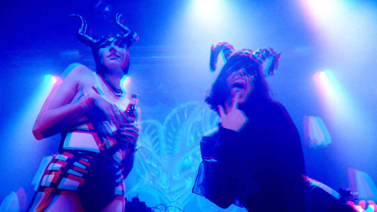 geckoNL's tweet photo. The aftermovie of The Funky Cat #13 is here! Tell your friends, and see you at the next edition ๐
๐ฝ๏ธ https://t.co/WYjKffP7qx
Video edit by Eva/Yvory - Audio edit by me - Video captured by Rients Pieters - Artwork by @Mesloes
#thefunkycat #daytimerave #dehelling #utrecht https://t.co/r5v8Wm26N8