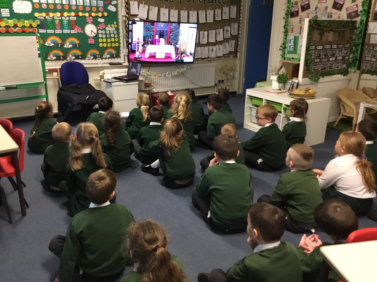 StMarysRCSch's tweet photo. Coming together as a community to celebrate Ash Wednesday. #AshWednesday #CommunitySMR https://t.co/tI3RH90peo