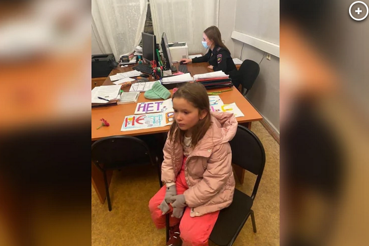 dimitrivorris's tweet photo. Children arrested in #Moscow for peaceful protests against the #UkrainianWar Again: Children in  Putin's Russia arrested. https://t.co/WvfZna1Zex