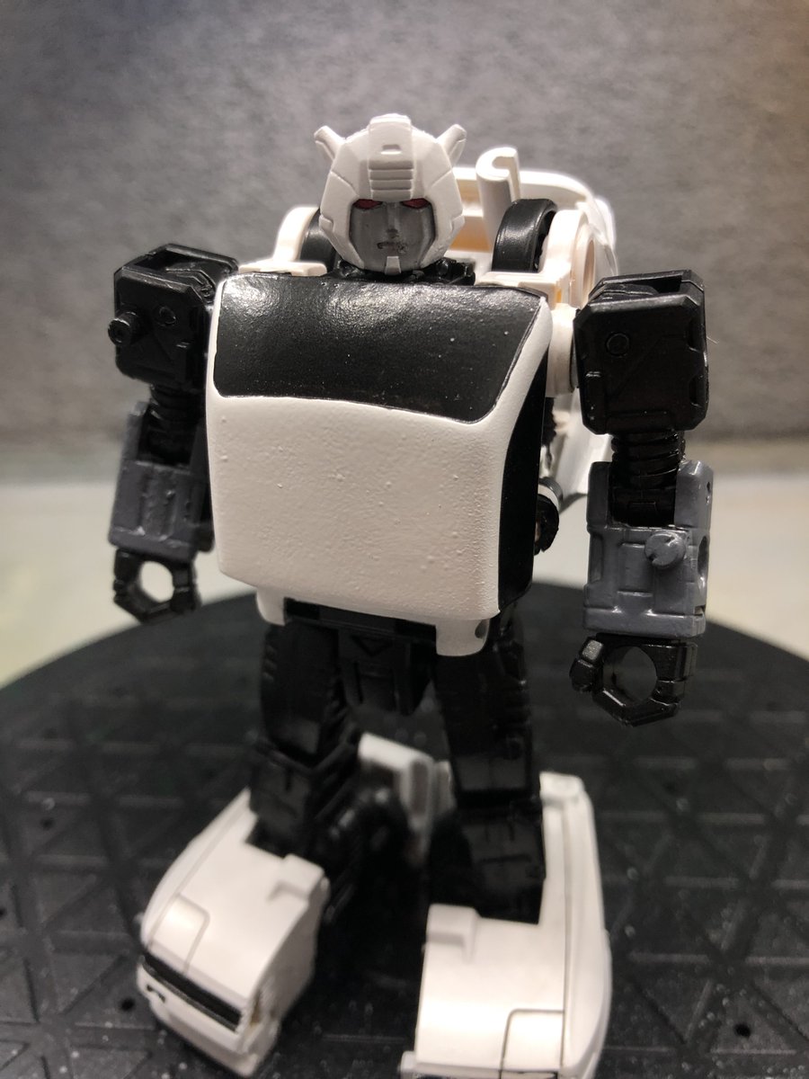 MaruPrime's tweet photo. Custom painted Bug Bite
He's very much finished for now, as I'm still deciding whether I should purchase the Bug Bite toyhax set for him or just leave it as it is. hope you all like it!
#transformers #transformersbugbite #WFCtransformers https://t.co/USImnXiGKB