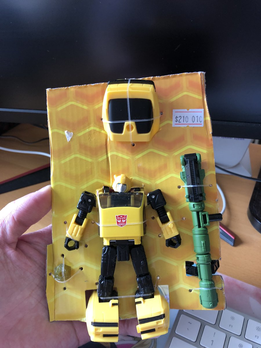 MaruPrime's tweet photo. Custom painted Bug Bite
He's very much finished for now, as I'm still deciding whether I should purchase the Bug Bite toyhax set for him or just leave it as it is. hope you all like it!
#transformers #transformersbugbite #WFCtransformers https://t.co/USImnXiGKB