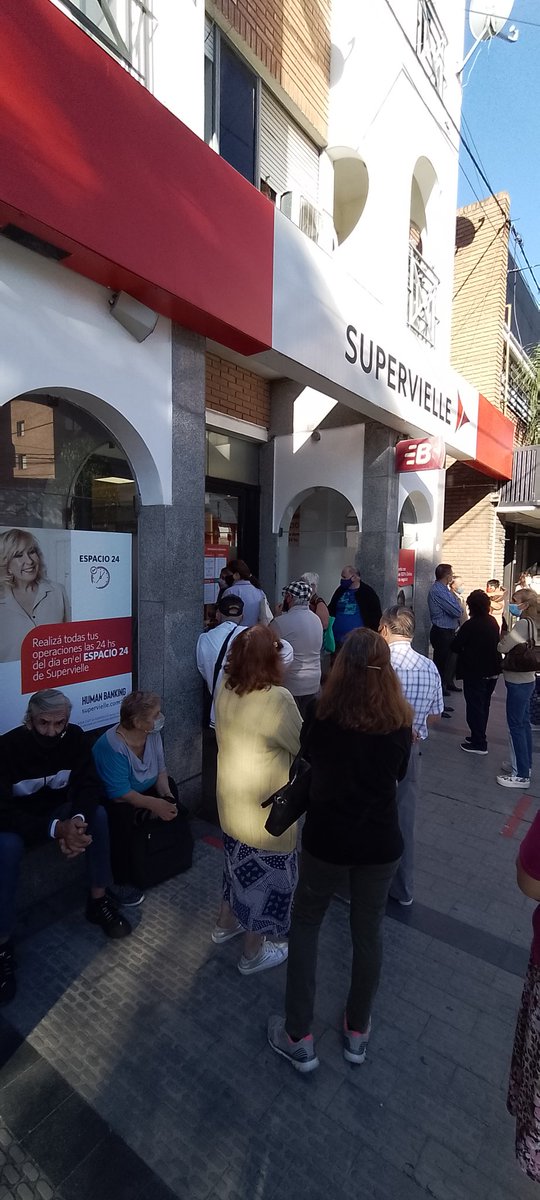 gusazize's tweet photo. @Supervielle_ARG falta de respeto! 24HORAS? HDP Finde sin servicio y cierran hoy por limpieza https://t.co/Ph4ES9qJWa