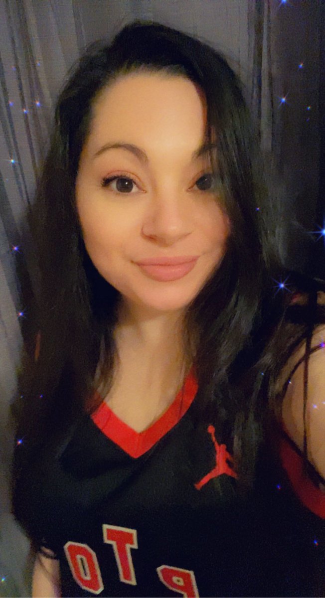 MzGottaGoodlyfe's tweet photo. Free Raptors jersey? Yes please!
That 🏀 game was 🔥 #jerseytoss #hecaughtit #Raptors https://t.co/s45off79tr