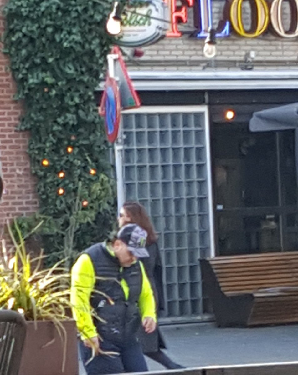 RBSP1's tweet photo. @POL_RotterdamC , @HandhavingC_010 , #bedreiger #schreeuwen , #kareldoormanstraat , #rotterdamcentrum . https://t.co/1aRrunAvtG