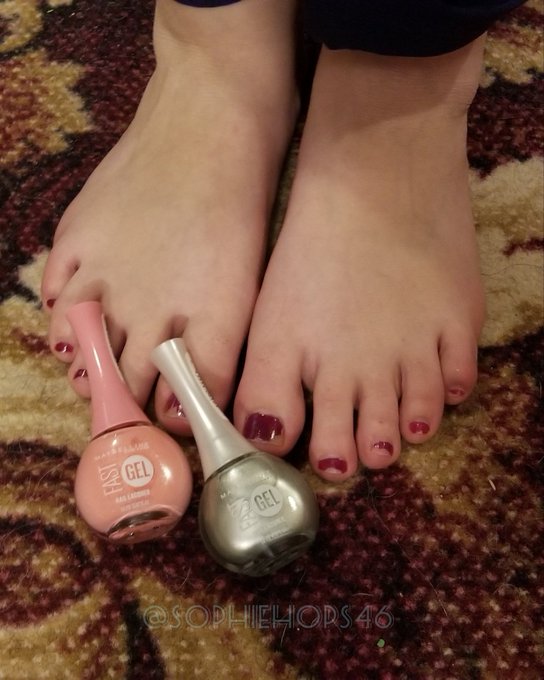Time to repaint my toenails! Pick a color, silver or pink?   #footfetish #toes #footworshi̇p #dmmeguys<a href="/tag/footfetish"class="tags"><span>#footfetish</span></a><a href="/tag/toes"class="tags"><span>#toes</span></a><a href="/tag/footworship"class="tags"><span>#footworship</span></a><a href="/tag/dmmeguys"class="tags"><span>#dmmeguys</span></a>