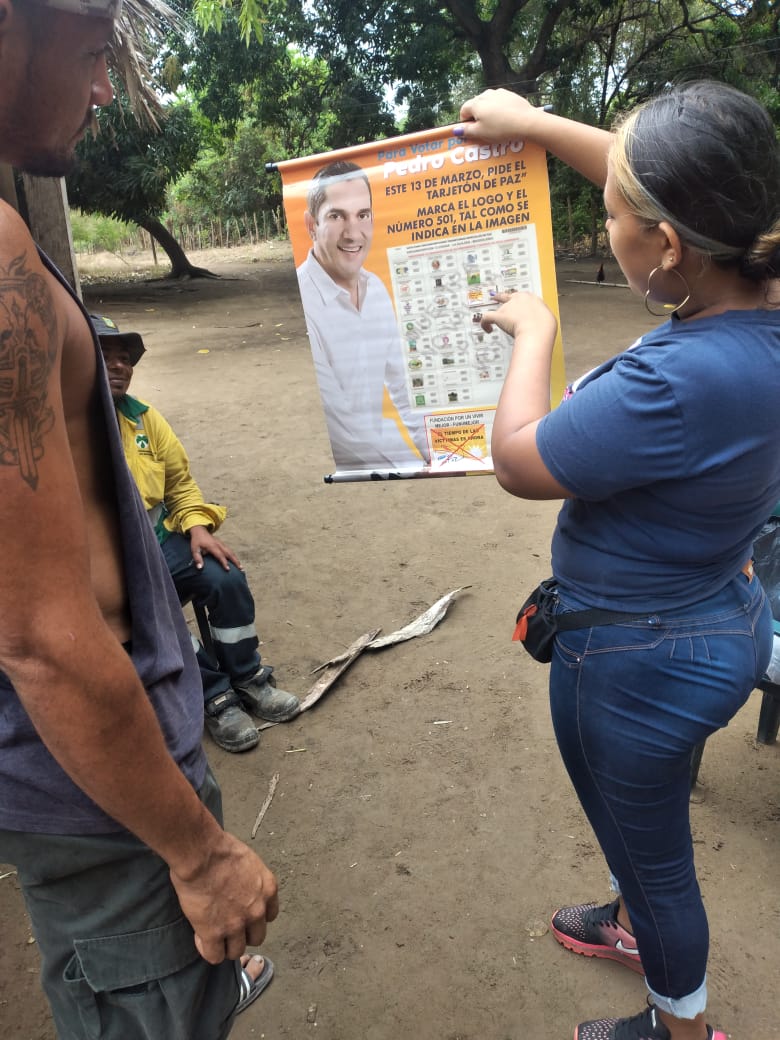 PedroNorbertoC's tweet photo. #FelizMiercoles Agradecemos a nuestro equipo en el corregimiento Las Flores en Mingueo - Guajira, quienes le indican a todos sus habitantes como deben marcar este 13 de marzo.  Es fácil, marca con una X #Funvimejor501 https://t.co/57wU8lclOG