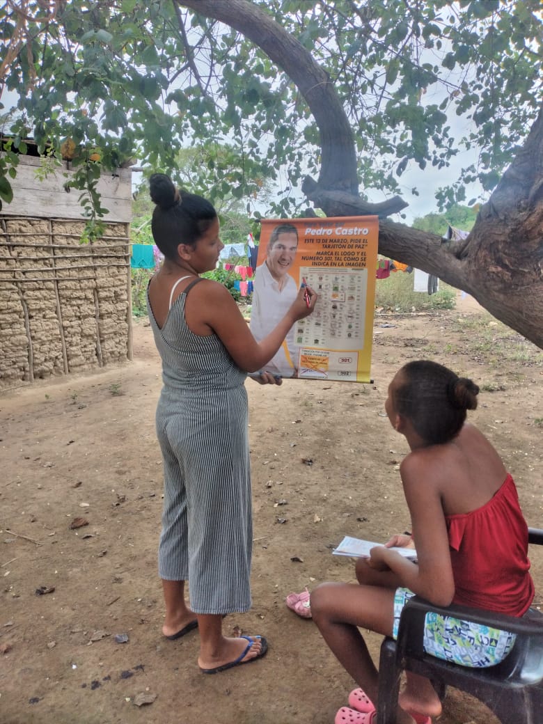 PedroNorbertoC's tweet photo. #FelizMiercoles Agradecemos a nuestro equipo en el corregimiento Las Flores en Mingueo - Guajira, quienes le indican a todos sus habitantes como deben marcar este 13 de marzo.  Es fácil, marca con una X #Funvimejor501 https://t.co/57wU8lclOG