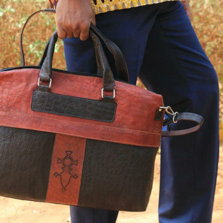 artisaline's tweet photo. 😍😍😍 
 Vos sacs en cuir pour ordinateur portable ?
🤩Une seule adresse #Artisaline✨ 
👉🏾📲Service clientèle WhatApp :+227 88 82 88 61
#fatima2m https://t.co/sQX29b7QMz