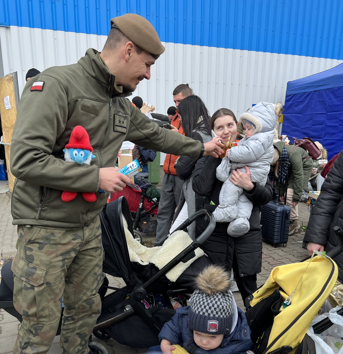 A warm welcome for Ukrainian’s arriving at a huge refugee centre in the south east of Poland 🇵🇱🇺🇦

#UkraineCrisis #Poland