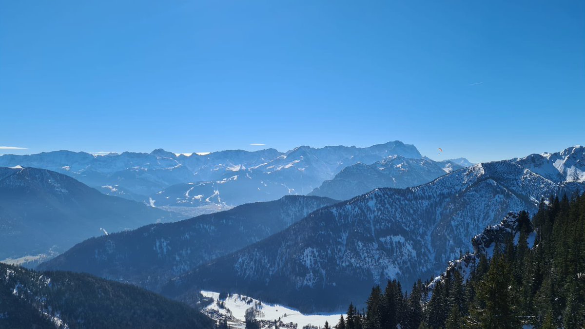 thomedi1860's tweet photo. Ferienwetter vom feinsten,ah wenn’s bisserl frisch is #topofgermany #zugspitz https://t.co/hMUyOdRd9z