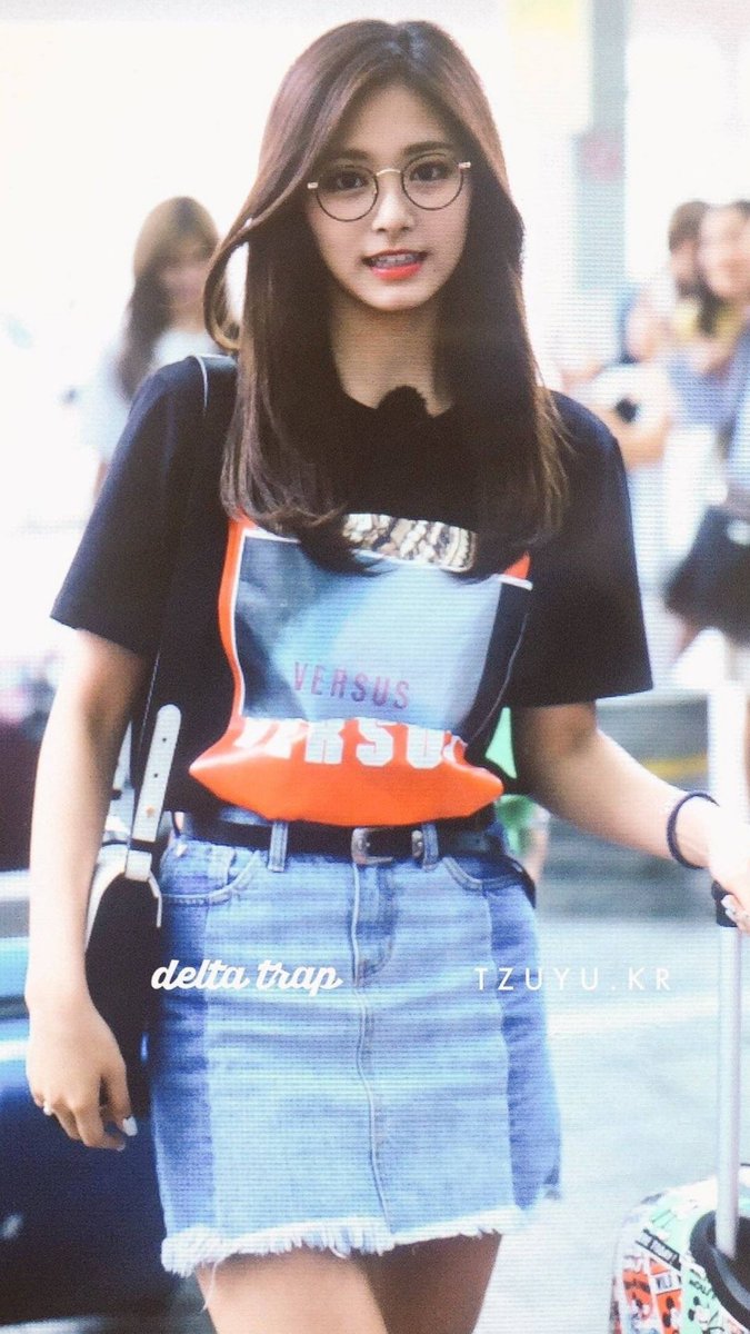 ootdbykiwi's tweet photo. twice mina, jeongyeon, tzuyu, and sana chic airport fashion 🖤

#TWICE #MINA #TZUYU #JEONGYEON #SANA 
#airportfashion #chic https://t.co/2E0hcaEKEB