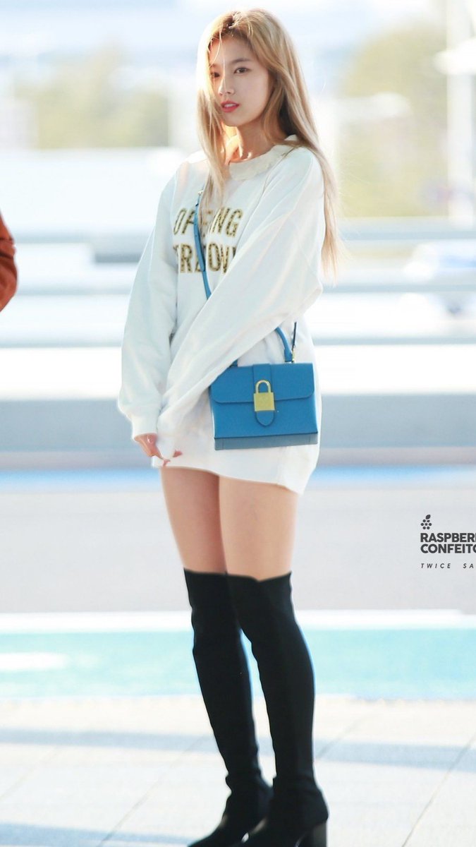 ootdbykiwi's tweet photo. twice mina, jeongyeon, tzuyu, and sana chic airport fashion 🖤

#TWICE #MINA #TZUYU #JEONGYEON #SANA 
#airportfashion #chic https://t.co/2E0hcaEKEB