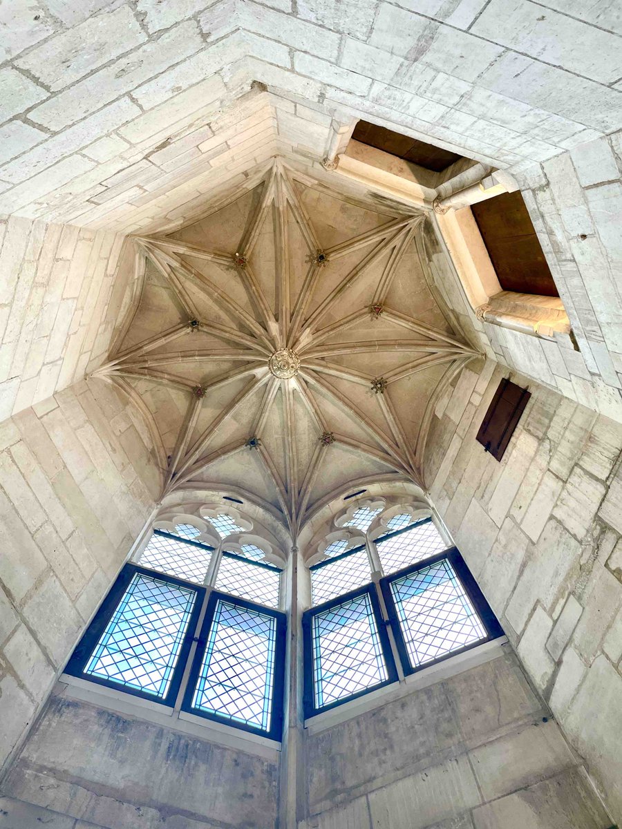 Omonchateau's tweet photo. ♥️ A coeur vaillant rien d'impossible !

Si vous êtes de passage à #Bourges, ne manquez pas la visite du Palais Jacques Cœur. Exemple d'exception de l'architecture civile du XVe siècle, cette demeure s'inspire de la Renaissance. ✨

⬇️
https://t.co/3Z9VogEi1F https://t.co/N7VcNAjaNa
