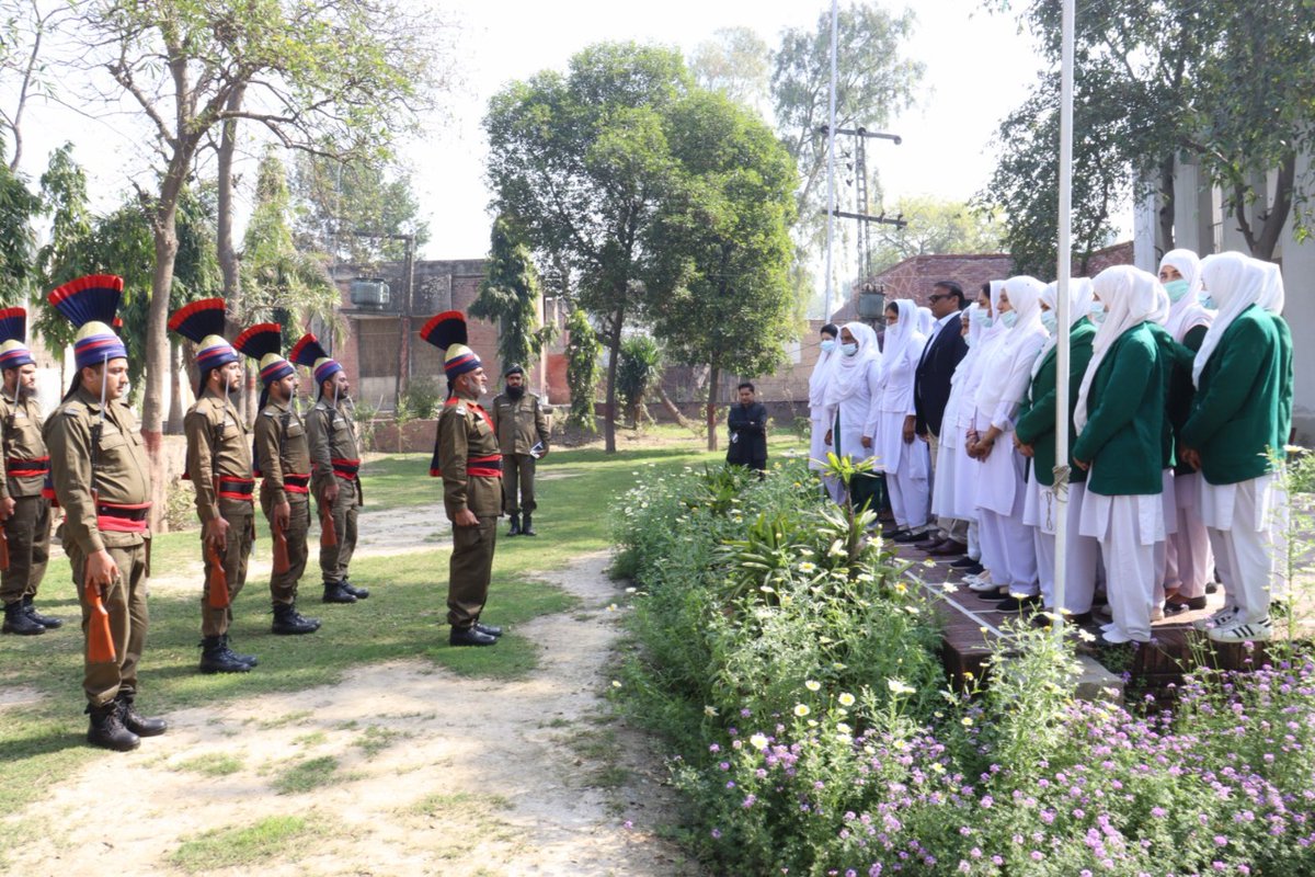 kasur_dc's tweet photo. وزیر اعلی پنجاب کی ہدایات‘نرسز کی خدمات کے اعتراف میں گارڈ آف اونر پیش کرنے کی تقریب کا انعقاد 
کرونا، ڈینگی، پولیو اور دیگر موذی بیماریوں کے خلاف جنگ میں نرسز کا کردار بے مثال ہے‘ https://t.co/JOaQYYGoW3