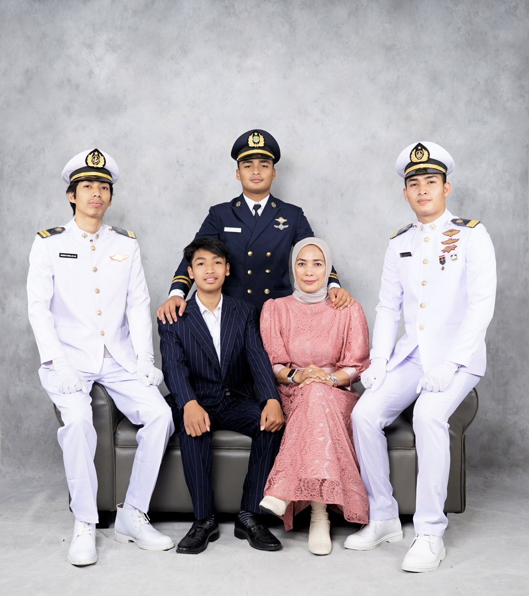 Radharfad's tweet photo. Family. Miss u pah kita janji akan selalu jagain bunda. https://t.co/rIY9tw3UJ3