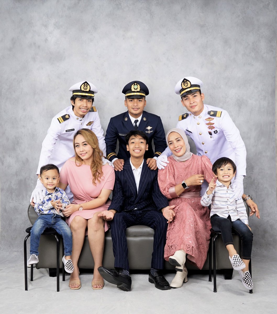 Radharfad's tweet photo. Family. Miss u pah kita janji akan selalu jagain bunda. https://t.co/rIY9tw3UJ3
