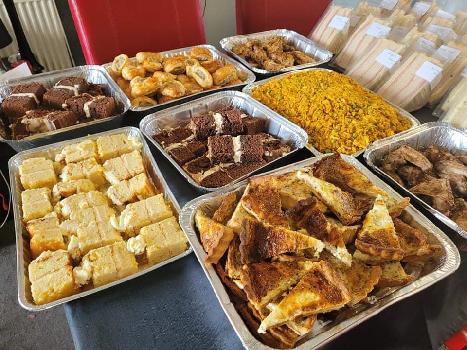 TrinityHomeless's tweet image. The one and only Marie from Marie&apos;s Takeout Kitchen brought a delicious buffet-style surprise to our sister charity @SloughHomeless 

Thank you very much, Marie, for your kindness and support!

#homemadefood #culinaryexperience #homecooking
#cookingtime #cookmypassion