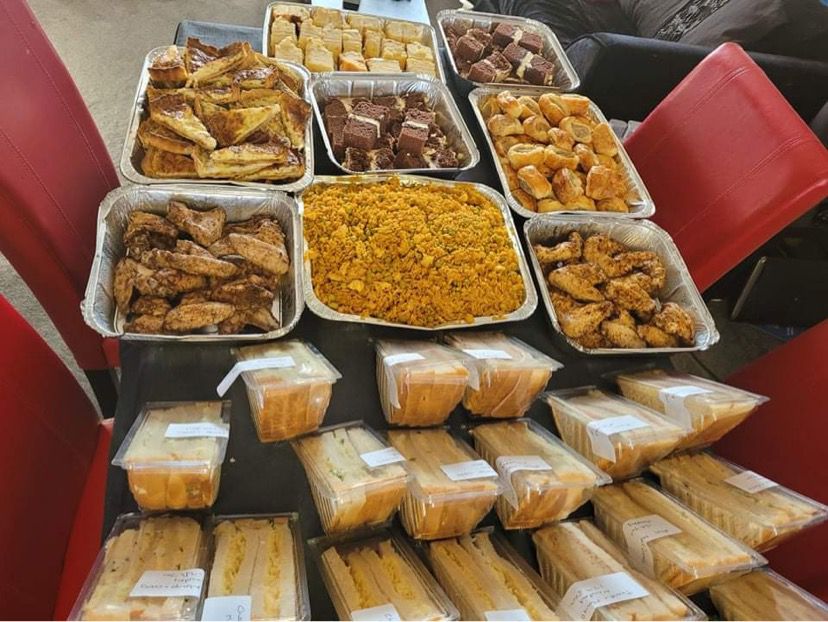 TrinityHomeless's tweet image. The one and only Marie from Marie&apos;s Takeout Kitchen brought a delicious buffet-style surprise to our sister charity @SloughHomeless 

Thank you very much, Marie, for your kindness and support!

#homemadefood #culinaryexperience #homecooking
#cookingtime #cookmypassion