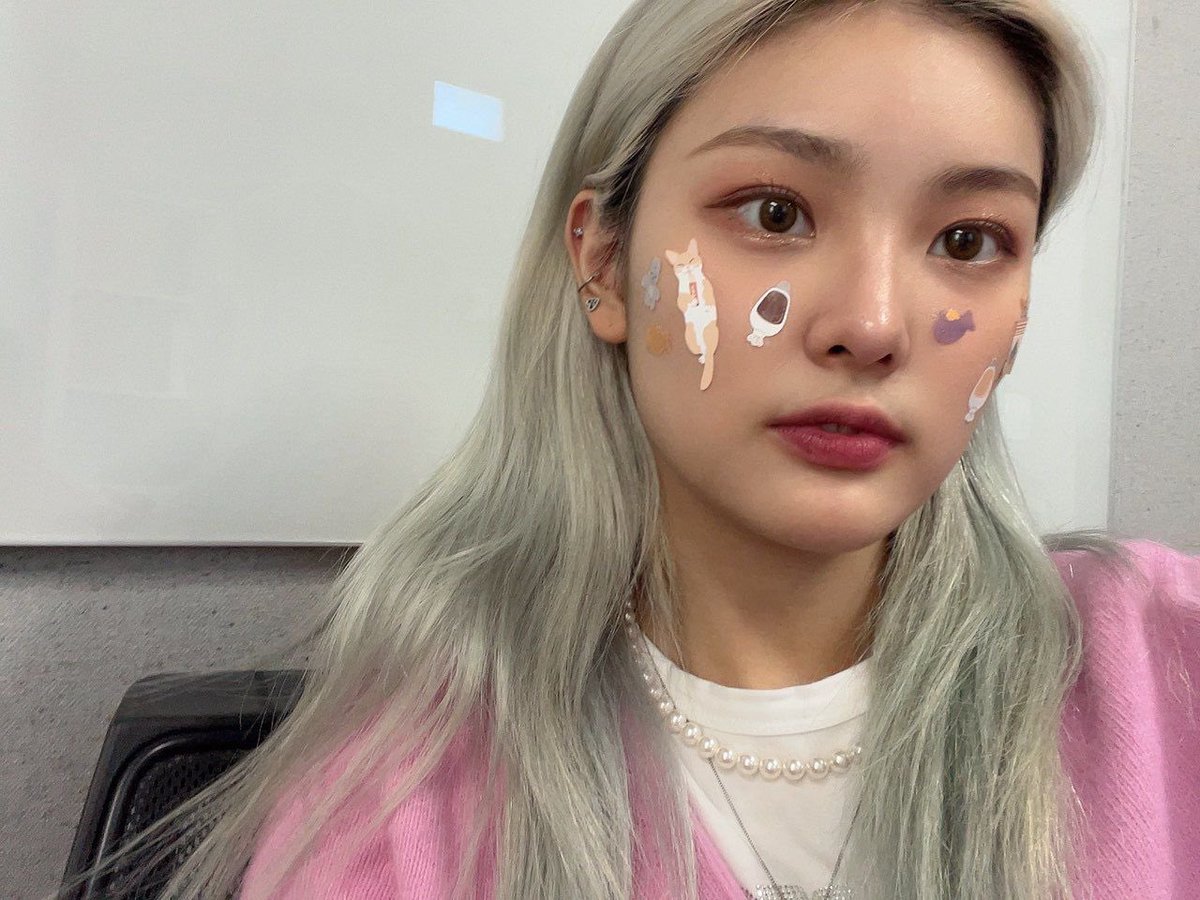 Xiaangya's tweet photo. I’m back with my “on Wednesday we wear pink” agenda. https://t.co/mHcZlvVolJ
