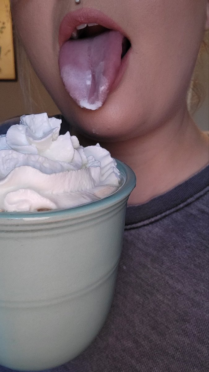 AnastasiaZitko2's tweet photo. *I should call him🤔
#whippedtopping #sexyfood #onlyfans #cutegirl #yummy #subscribe #linkinbio https://t.co/1w6aT867o5