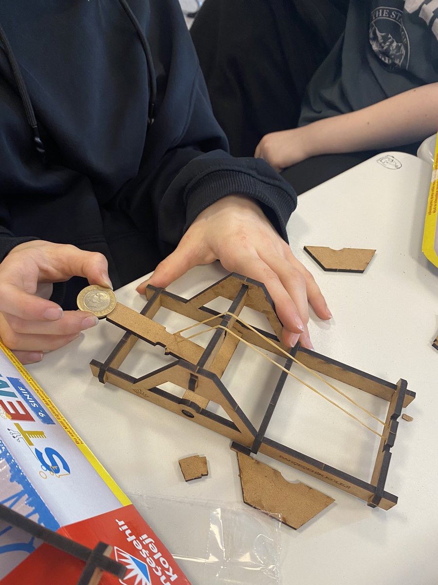 9.sınıf öğrencilerimiz STEM-A dersinde uçak fırlatma sistemleri tasarladılar. <a href="/shkynr/">Şahika Yanar</a> <a href="/EdaPekcetin/">Eda Keskin</a> <a href="/Elf_grb7/">Elif Gürbüz Konar</a>