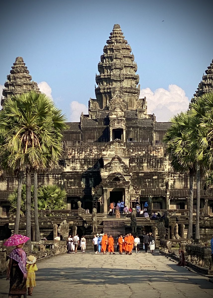 Photo from my magical visit to Angkor Wat, a 12th-century temple complex in Cambodia #cambodiatourism #AFT2022 #ATF2022Cambodia #ASEANTourismForum @PeacePalaceKH @HillsBalfour #TravelMedia @UnravelTravelTV  #UnravelTravelTV