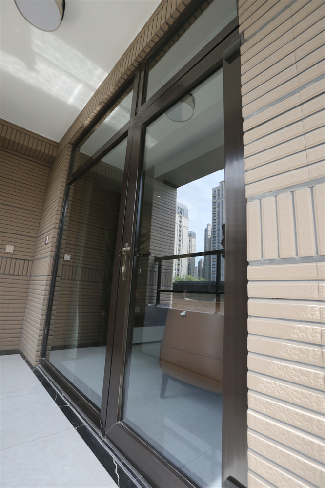 We can provide energy-efficiency vacuum glass for windows and doors, from min size 300mm*300mm to max size 3000mm*2000mm. Please get in touch if any interest.
icesunglass.com/en/