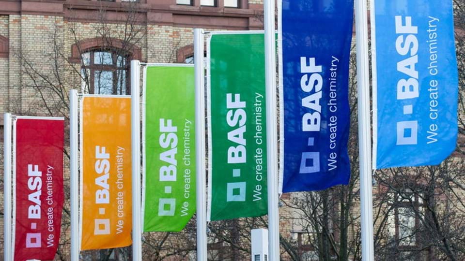 BASF_ES's tweet photo. #BASF dona 1 millón de euros en ayuda humanitaria de emergencia a #Ucrania, importe que irá inmediatamente a la Cruz Roja Alemana. Además, muchos empleados han manifestado su voluntad de donar. 

Más información: https://t.co/mzGzqm4FzN https://t.co/Ej5yZS0TN5