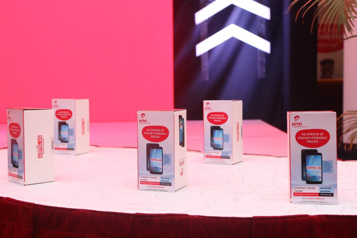 Rachealkyy's tweet image. Because I appreciate the retweets I get everyday❤️❤️I will be giving out the 4g Airtel Smartphone 
All you need to do is quite this tweet with what you know about this phone 
The one with most likes and retweets takes the phone 
We shall end this by Saturday