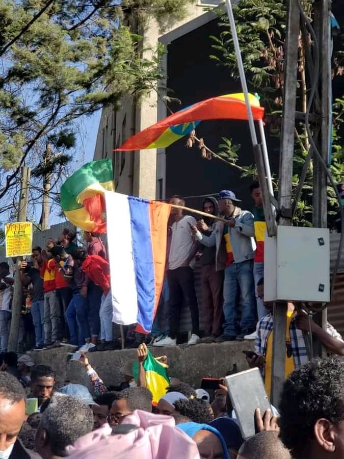 AWoldetensa's tweet photo. While the global nation condemn #PutinsWar, #FascistAbiy supporters #NaziAmharas #NazistMenilikawian are parading Russia & the rotten empire flag #OLF_OLAfightsForMe #OromiaWillBeFree #StandWithUkriane #StandWithOromo @SwedishPM @JosepBorrellF @AnnLinde @JBaayisaa @ErmyasErmyas1 https://t.co/VuEYymTVXc