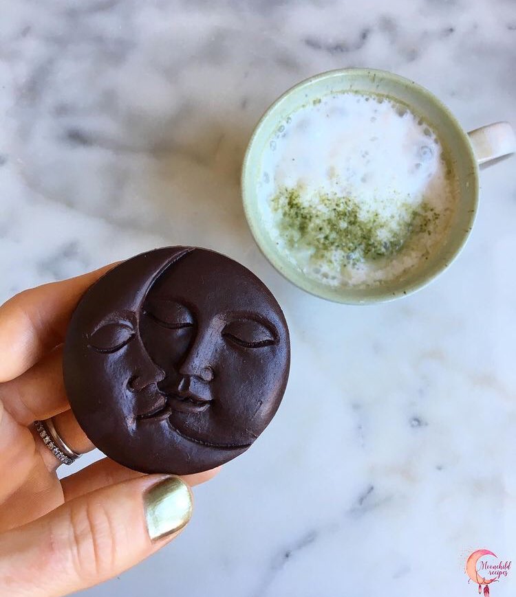 ✨🍵morning matcha &amp; raw cacao moon filled with tahini🍵✨ 
#matcha #rawcacao #handmadechocolate #matchamagic #etsy #etsyshop #etsystore #etsyhandmade