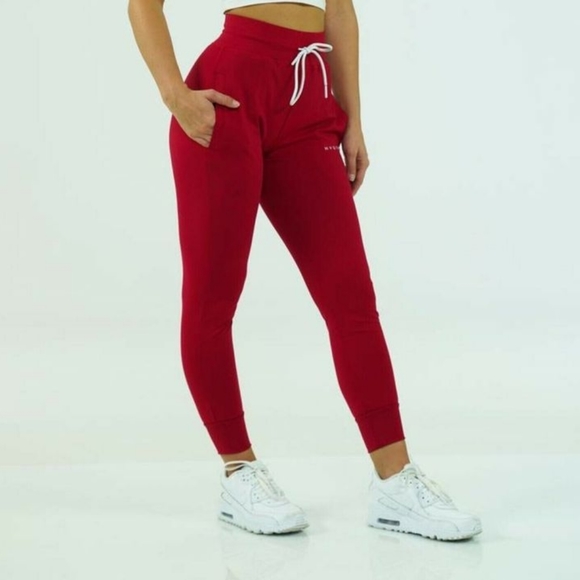 CaroLopez184's tweet photo. So good I had to share! Check out all the items I'm loving on @Poshmarkapp #poshmark #fashion #style #shopmycloset #nvgtn: https://t.co/Vf0BPQgXXJ https://t.co/Tb6sd4rQCq