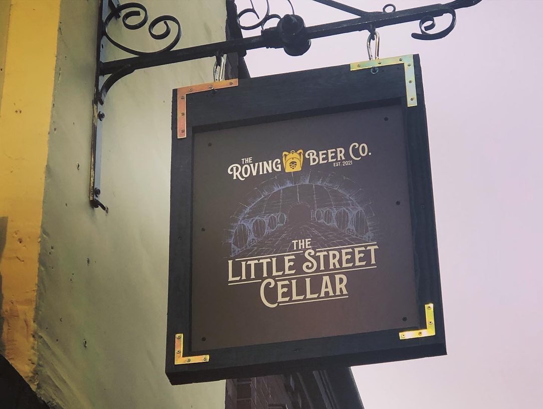 RovingBeer's tweet photo. We’re super happy with how our new signs for the bar have turned out! Thanks to @TunnSigns in Macclesfield for the print work and lettering!

Cheers! 🍻 https://t.co/nqkmHfluOP
