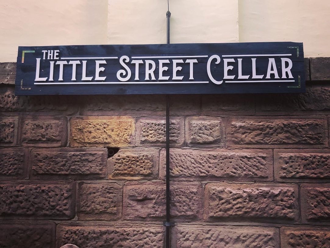 RovingBeer's tweet photo. We’re super happy with how our new signs for the bar have turned out! Thanks to @TunnSigns in Macclesfield for the print work and lettering!

Cheers! 🍻 https://t.co/nqkmHfluOP