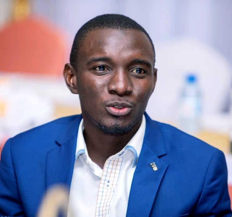 sedric_degbo's tweet photo. Bienvenue à @RazakAndemi dans notre team👏
C'est le genre d'histoire que j'aime raconter... De simple utilisateur de notre plateforme, il devient officiellement aujourd'hui "COMMUNITY MANAGER" chez REMA. 
Nous sommes heureux de t'accueillir et j'ai hâte d'apprendre de toi🤝 https://t.co/Y9s7wOySdk