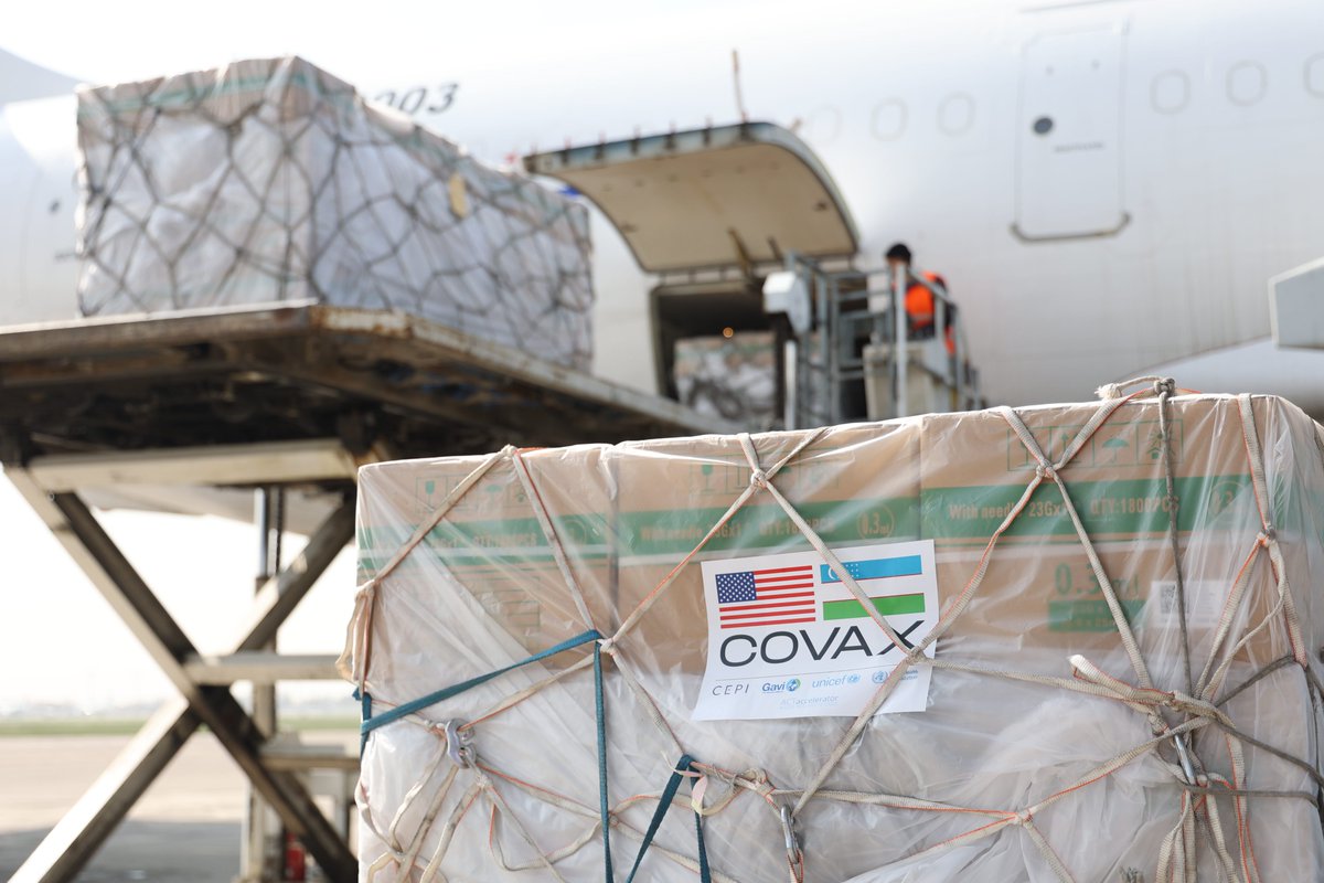 🛬A new touchdown with syringes and safety boxes worth 669k USD in Uzbekistan.🇺🇿 The goods delivered through #COVAX will be used for the roll-out of the #Pfizer-BionNTech #vaccine later this month.