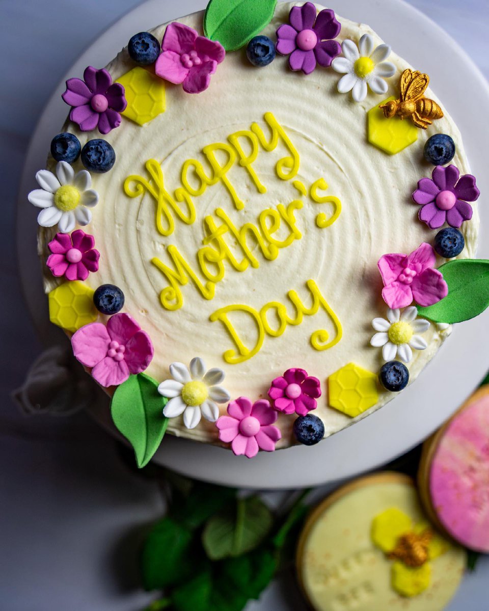 Keep your eyes peeled for our Mother’s Day treats! They will be going live very soon. 

This is a sneak peak at our Mother’s Day Lemon and Blueberry cake.

#flourish #flourishcraftbakery #bakery #watford #watfordbakery #baking #bread #london #hertfordshire